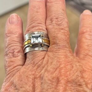 Elegant Silver and Gold Ring with Square Gemstone